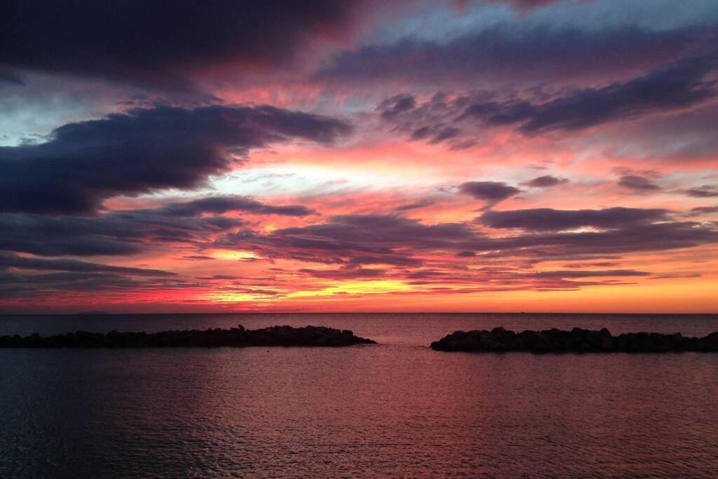 Bilocale Fronte Mare Apartment Marina Di Pisa Bagian luar foto